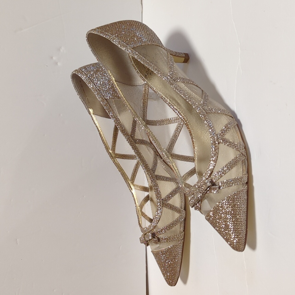 Adrianna Papell Women's Lana Gold Woven Mesh Point Toe New in Box - Picture 2 of 6